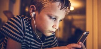 “My kid became addicted to his phone” !! Can too much smart phone usages affect your children’s health ? Phone