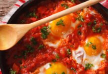 Shakshuka: You can also make this famous Israeli dish in 15 minutes in your kitchen! How? Shakshuka