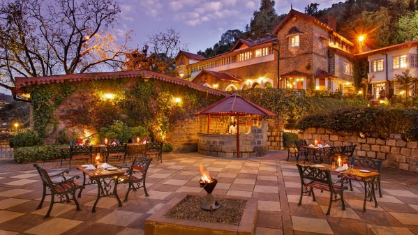5 Stunning and luxurious hotels you must visit for a staycation ! 3 hotel