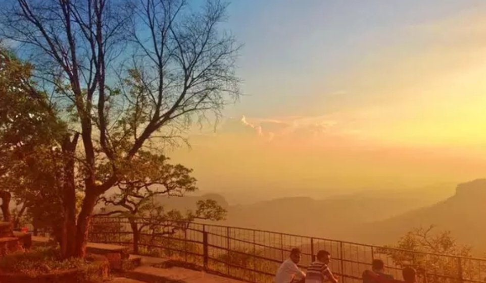 Travel Etiquette: 6 cardinal sins of travelling. 1 Pachmarhi