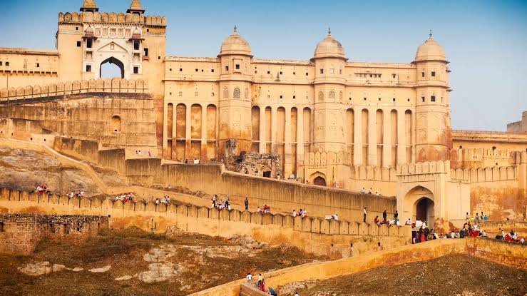 Travel Etiquette: 6 cardinal sins of travelling. 2 images 2 4