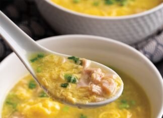 “EGG CHICKEN SOUP!..” DO YOU KNOW HOW TO MAKE IT IN 30 MINUTES?? LET’S READ THE RECIPE IN BRIEF!! Egg chicken soup