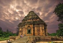 The fortune temple that worships Time: Sun Temple, 35 km away from Puri. temple of time
