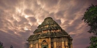 The fortune temple that worships Time: Sun Temple, 35 km away from Puri. temple of time