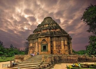 The fortune temple that worships Time: Sun Temple, 35 km away from Puri. temple of time