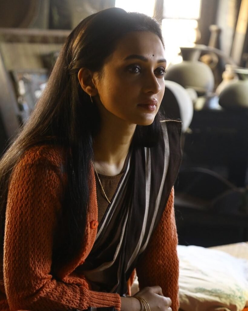 Do you love suspense thriller movie? Then here is a master class film review for you Dracula sir (2020) ... 4 233498 834102752346415175513223857136359053523723n