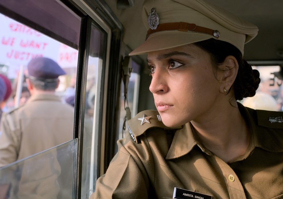 Get reviews of the "Grahan" web series. What a thrilling mystery story in 21? 2 Grahan Web Series Review