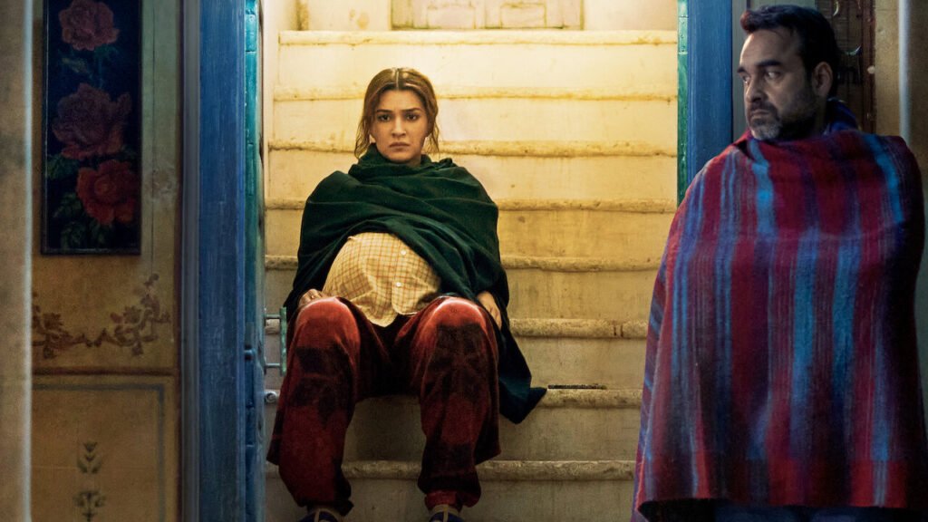Mimi 2021 Netflix movie review. A masterpiece comedy & emotion content 3 Mimi