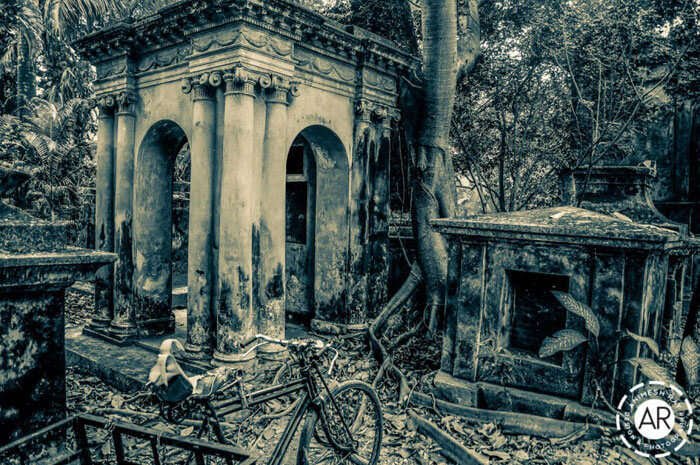 6 haunted places in Kolkata you can visit if you have guts! 5 Cemetry at Park Street