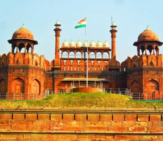 Explore the 4 royal and magnificent places of Delhi this winter. Delhi