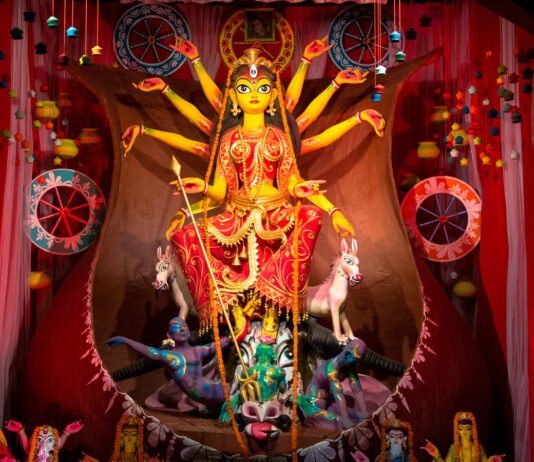 4 Famous Durga Puja pandals in Kolkata which will give you the perfect festive essence. Durga puja