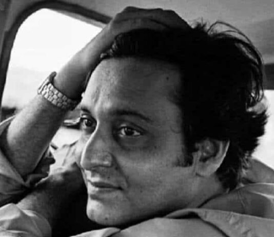 4 Incredible films of Soumitra Chatterjee that every Indian should watch. Soumitra Chatterjee