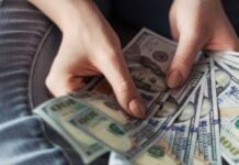 Why should you design a logo by professionals? Why companies are sometimes even paying million of Dollars for it? 5 reasons for hiring professional logo designers. Read now!! Logo