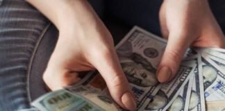 Why should you design a logo by professionals? Why companies are sometimes even paying million of Dollars for it? 5 reasons for hiring professional logo designers. Read now!! Logo