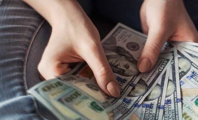 Why should you design a logo by professionals? Why companies are sometimes even paying million of Dollars for it? 5 reasons for hiring professional logo designers. Read now!! Logo